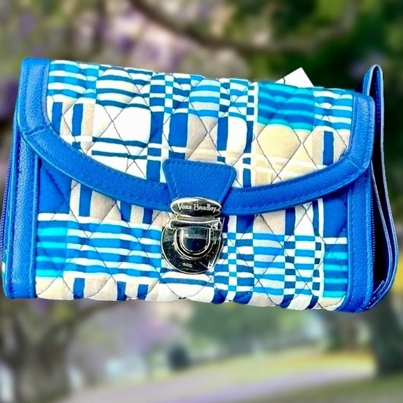 Vera Bradley Handbags - 🆕 Vera Bradley Ultimate Wristlet in Signature Cotton Santiago Woven w/ Navy